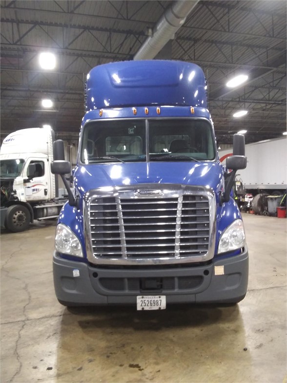 USED 2017 FREIGHTLINER CASCADIA 113 DAYCAB TRUCK #16217