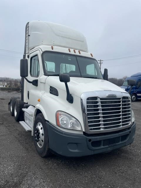 USED 2018 FREIGHTLINER CASCADIA 113 DAYCAB TRUCK #16330