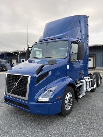 2021 VOLVO VNR64T300 Daycab #19218