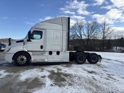 2021 FREIGHTLINER CASCADIA 116 Sleeper #19749 2021 FREIGHTLINER CASCADIA 116 Sleeper #19749