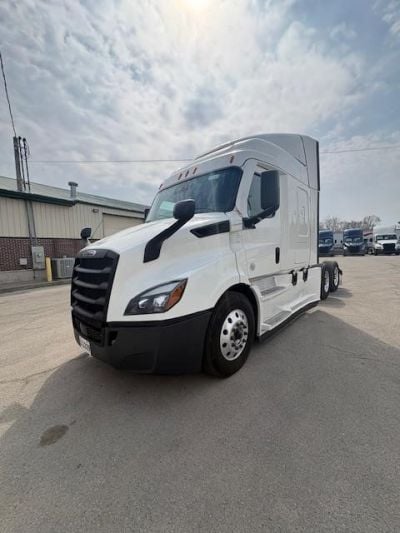 2021 FREIGHTLINER CASCADIA 116 Sleeper #19810 2021 FREIGHTLINER CASCADIA 116 Sleeper #19810