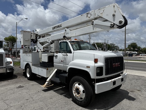 2000 GMC C7H042 Bucket Boom Truck
