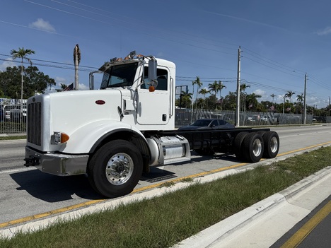 2011 PETERBILT 365 Cab Chassis Truck