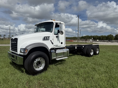 2015 MACK GU (Granite) Cab Chassis Truck