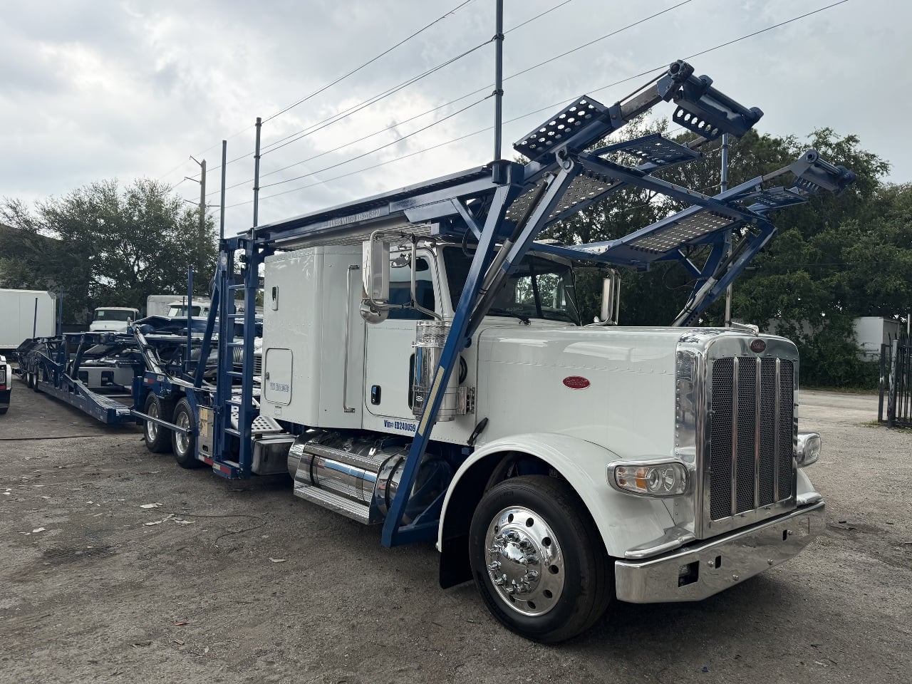 2014 PETERBILT 388 Tandem Axle Sleeper #1 2014 PETERBILT 388 Tandem Axle Sleeper #1