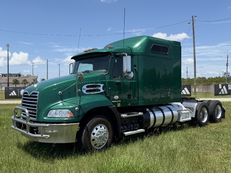 2018 MACK CXU PINNACLE Tandem Axle Sleeper