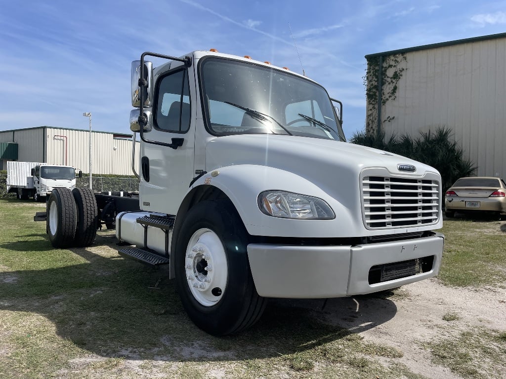 2009 FREIGHTLINER M2-C & C Cab Chassis Truck #1