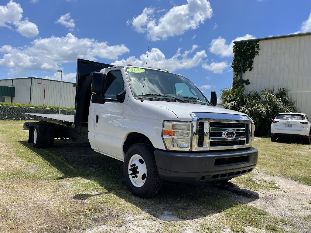 2011 FORD E-450 18' Flatbed Truck #1