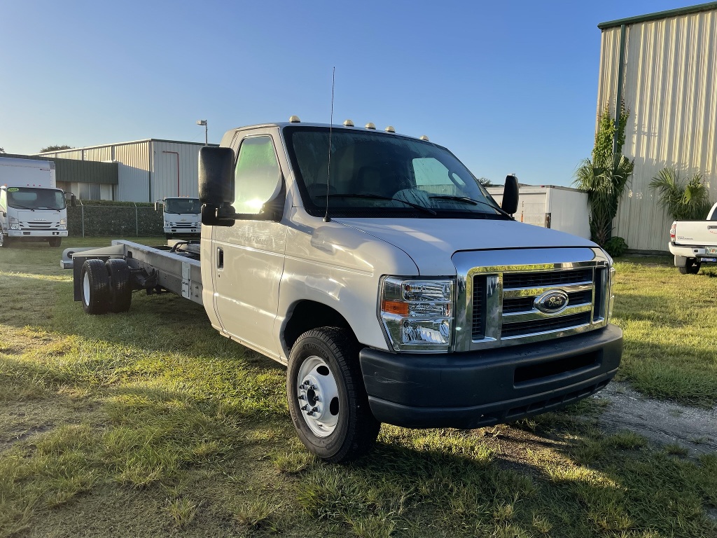 2011 FORD E450 Cab Chassis Truck #1