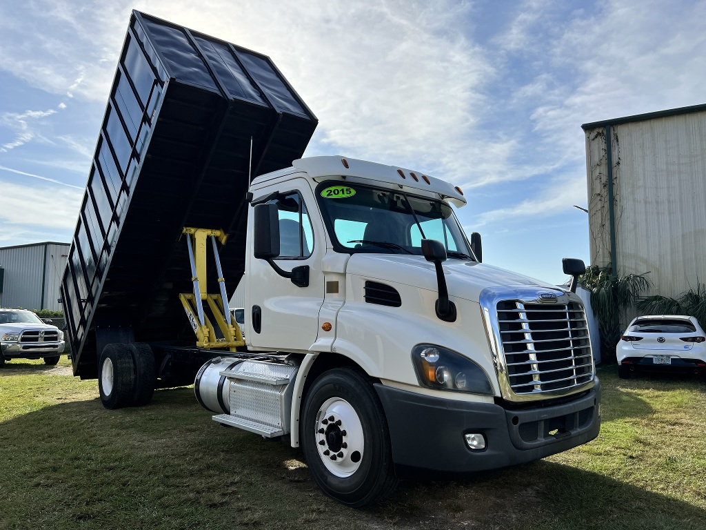2015 FREIGHTLINER Cascadia Single Axle Daycab #1