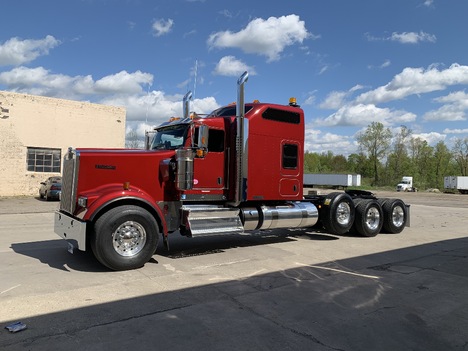 2020 KENWORTH W900 Tri-Axle Sleeper