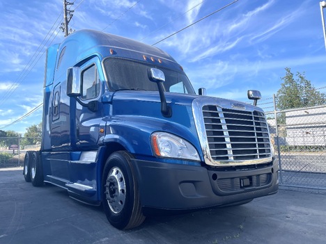 2017 FREIGHTLINER CASCADIA Sleeper