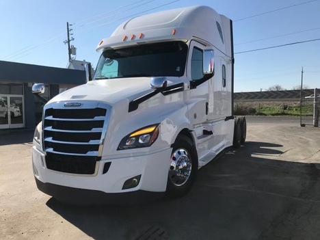 2019 FREIGHTLINER CASCADIA Sleeper