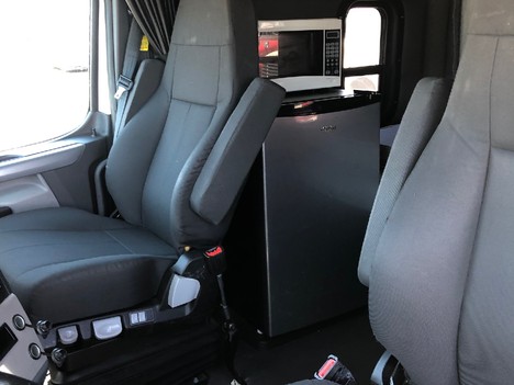 2019 Freightliner Cascadia Sleeper For 1014 - Freightliner Cascadia Seat Covers