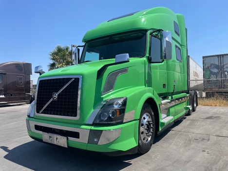 2018 VOLVO VNL780 Sleeper