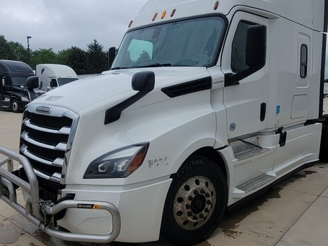 2018 FREIGHTLINER CASCADIA Sleeper
