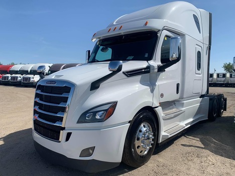 2018 FREIGHTLINER CASCADIA Sleeper