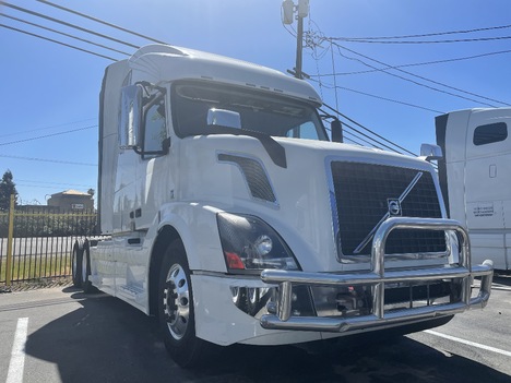2016 VOLVO 670 Sleeper