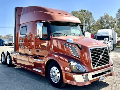 2014 VOLVO VNL 730 Single Axle Sleeper