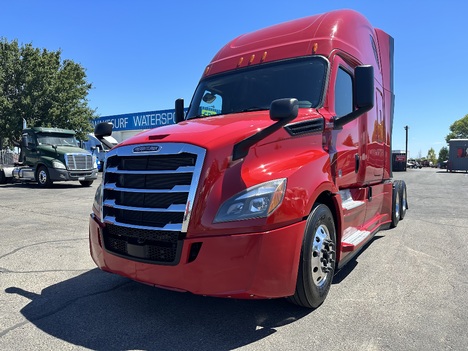 2019 FREIGHTLINER CASCADIA Sleeper