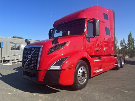 2019 VOLVO VNL760 Sleeper