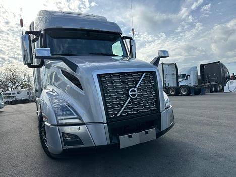 2020 VOLVO VNL860 Sleeper