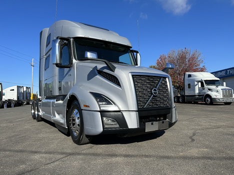 2020 VOLVO VNL860 Sleeper
