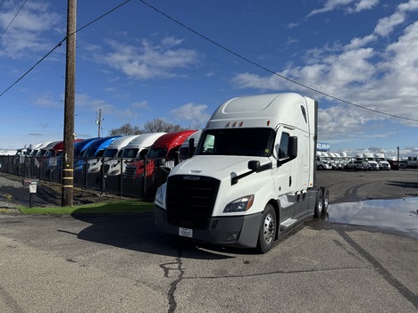 2020 FREIGHTLINER CASCADIA 126 Sleeper
