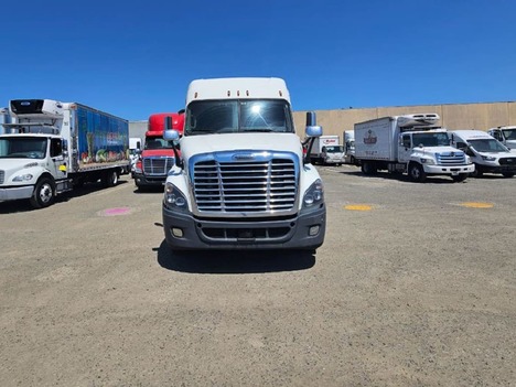 2017 FREIGHTLINER CASCADIA 116 Sleeper