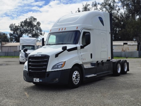 2020 FREIGHTLINER Cascadia 126 Sleeper