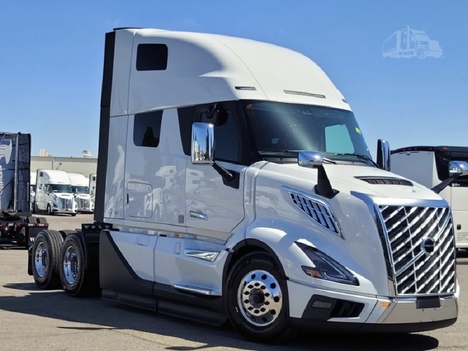 2026 VOLVO VNL64T660 Sleeper