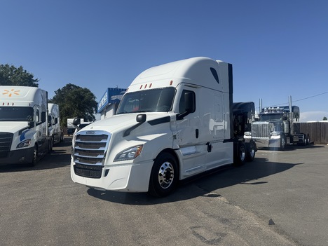 2021 FREIGHTLINER CASCADIA 126 Sleeper