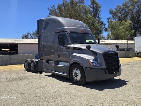 2020 FREIGHTLINER CASCADIA 126 Sleeper