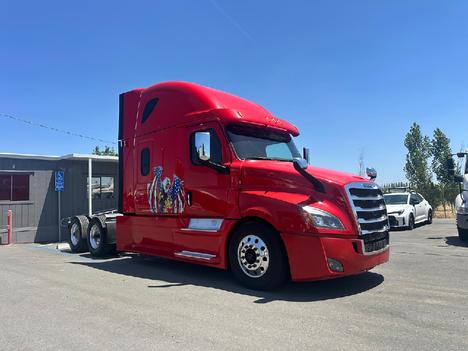 2019 FREIGHTLINER CASCADIA 126 Sleeper