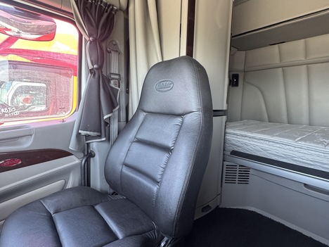 2019 PETERBILT 579 Sleeper