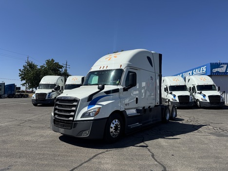 2021 FREIGHTLINER Cascadia 126 Sleeper