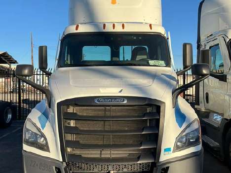 2022 FREIGHTLINER 126 DAycab Daycab