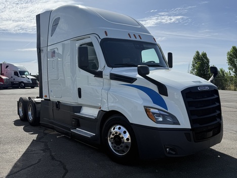 2021 FREIGHTLINER CASCADIA 126 Sleeper