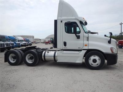 USED 2012 FREIGHTLINER CASCADIA 125 DAYCAB TRUCK #2881-4