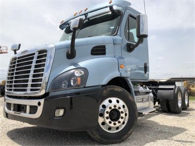 USED 2015 FREIGHTLINER CASCADIA 113 DAYCAB TRUCK #2882-3