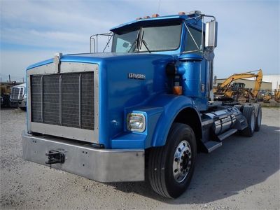USED 2000 KENWORTH T800 DAYCAB TRUCK #2902-3