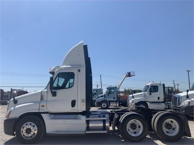 USED 2012 FREIGHTLINER CASCADIA 125 DAYCAB TRUCK #2923-5