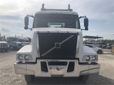 USED 2009 VOLVO VHD104F200 DAYCAB TRUCK #2986-2