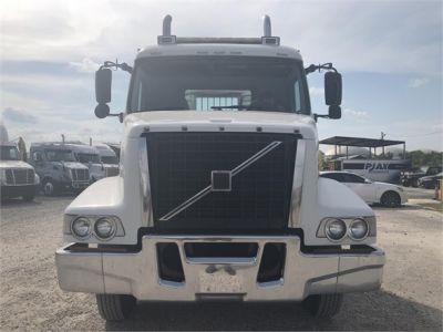 USED 2009 VOLVO VHD104F200 DAYCAB TRUCK #2986-3