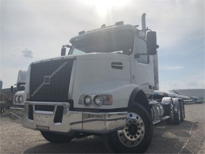 USED 2009 VOLVO VHD104F200 DAYCAB TRUCK #2986-4