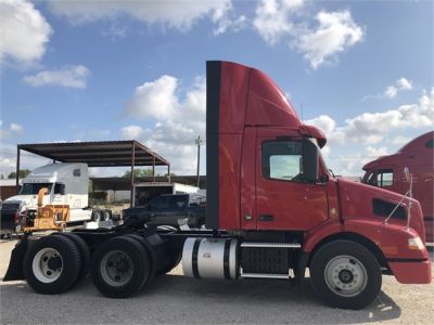 USED 2014 VOLVO VNL42T300 DAYCAB TRUCK #3026-9