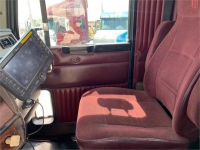USED 2005 KENWORTH T800 DAYCAB TRUCK #3032-17