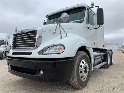 USED 2009 FREIGHTLINER COLUMBIA 120 DAYCAB TRUCK #3152-3