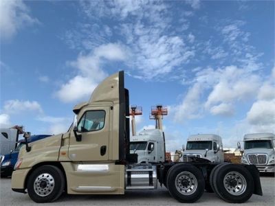 USED 2014 FREIGHTLINER CASCADIA 125 DAYCAB TRUCK #3250-5