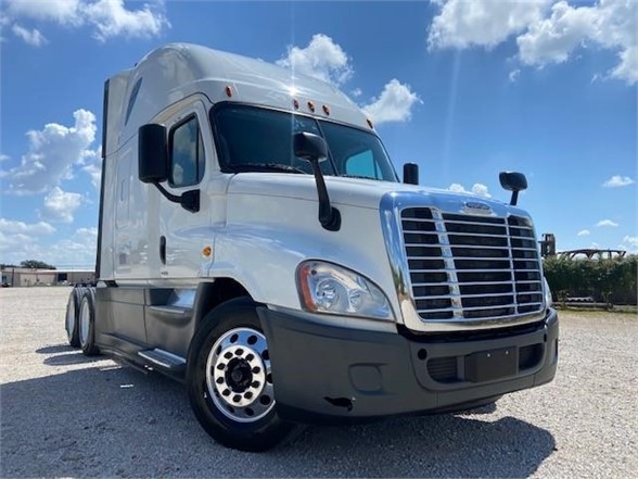 Used 18 Freightliner Cascadia 125 Sleeper For Sale In Tx 3445 Used 18 Freightliner Cascadia 125 Sleeper For Sale In Tx 3445